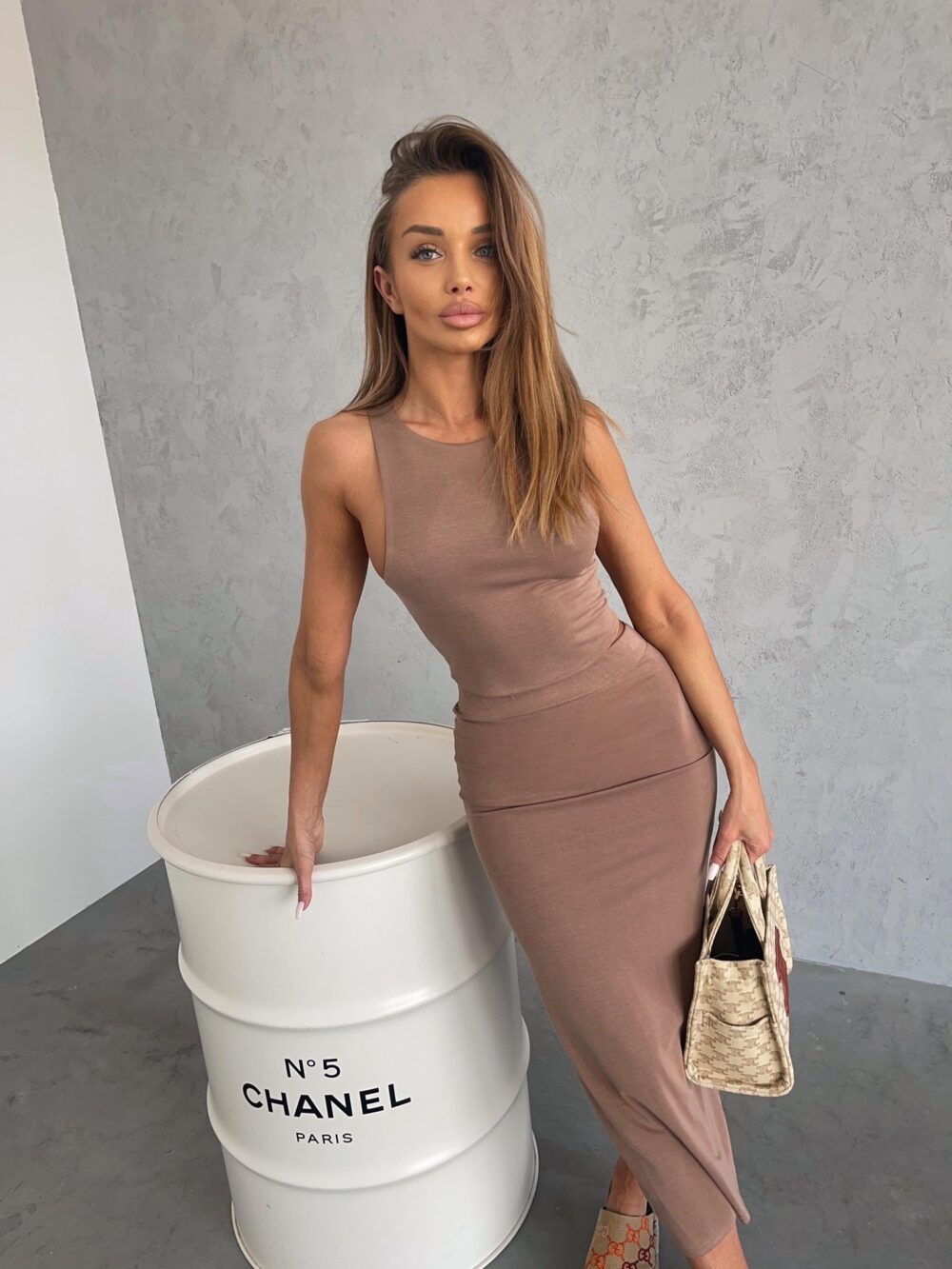 Komplet Mocca Elegance – dopasowany top i spódnica midi