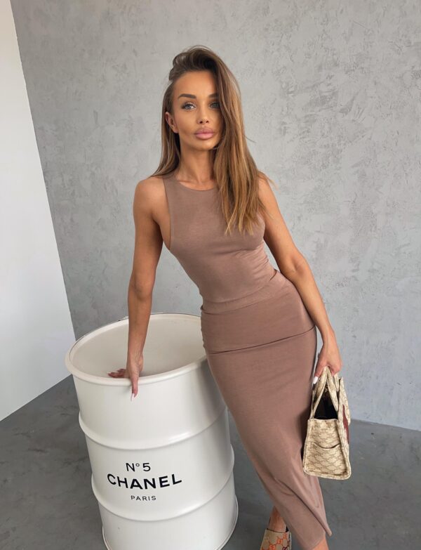Komplet Mocca Elegance – dopasowany top i spódnica midi
