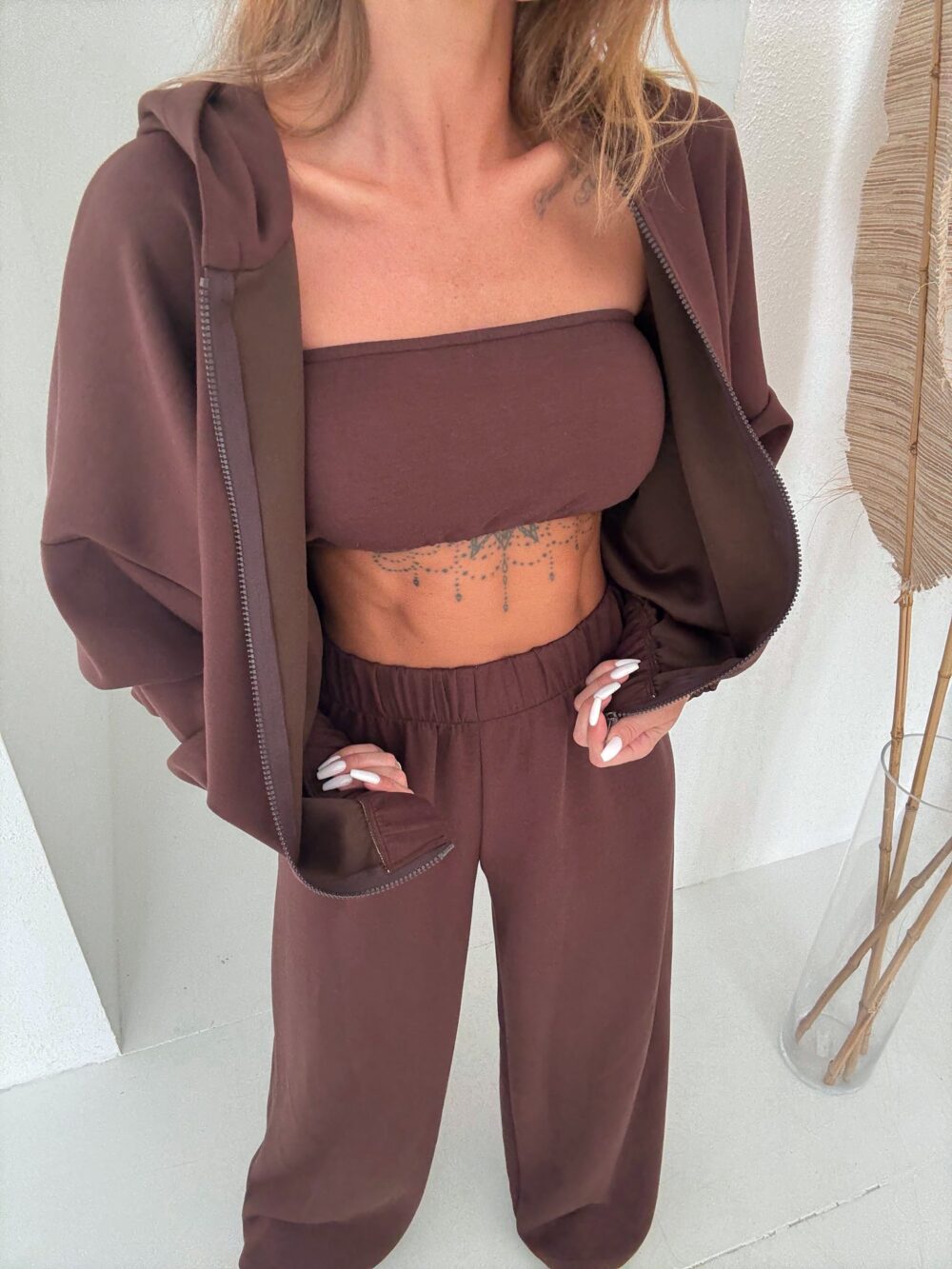 Komplet Cozy Elegance bluza, spodnie i top – czekolada - obrazek 3