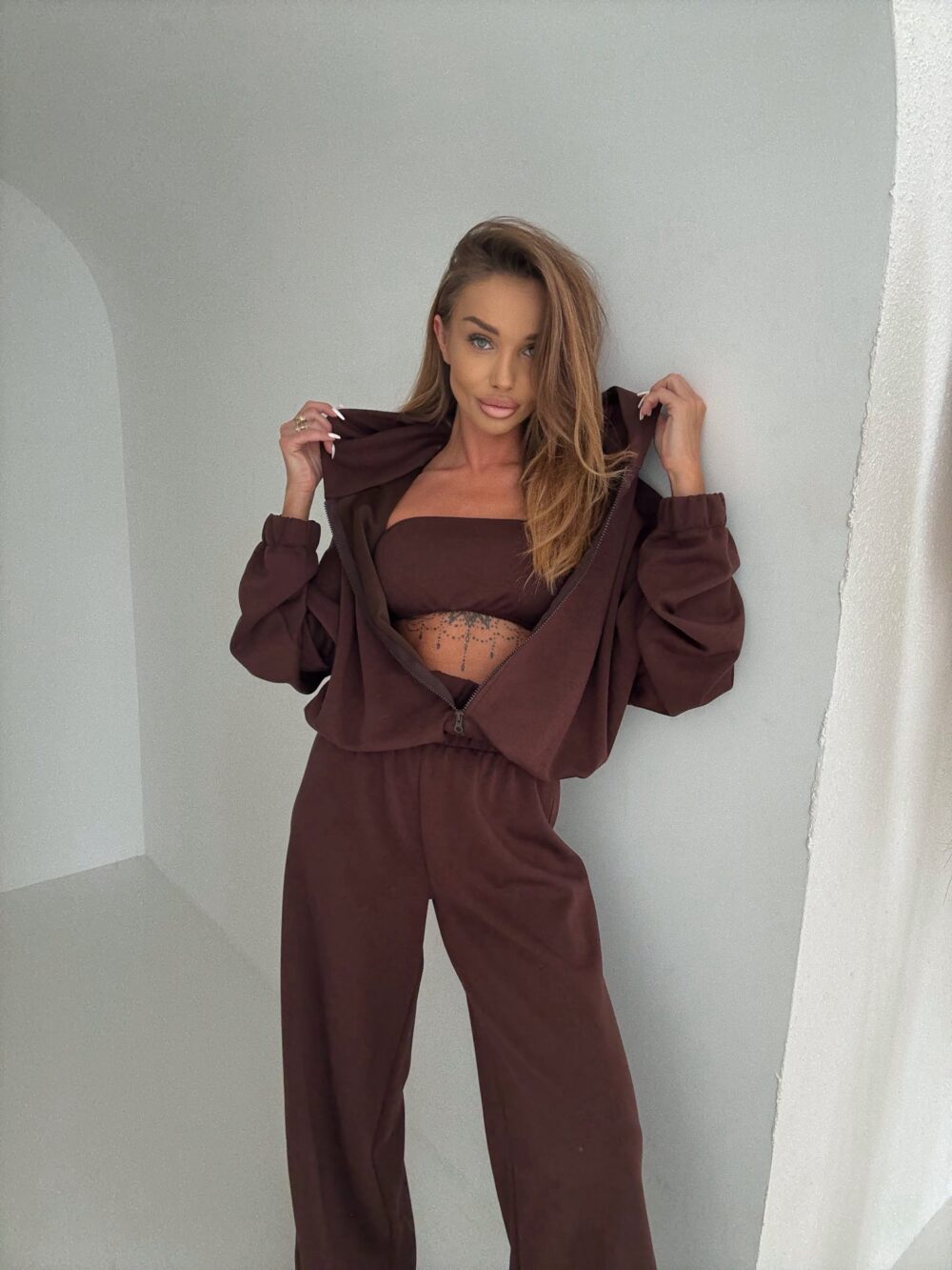 Komplet Cozy Elegance bluza, spodnie i top – czekolada - obrazek 2