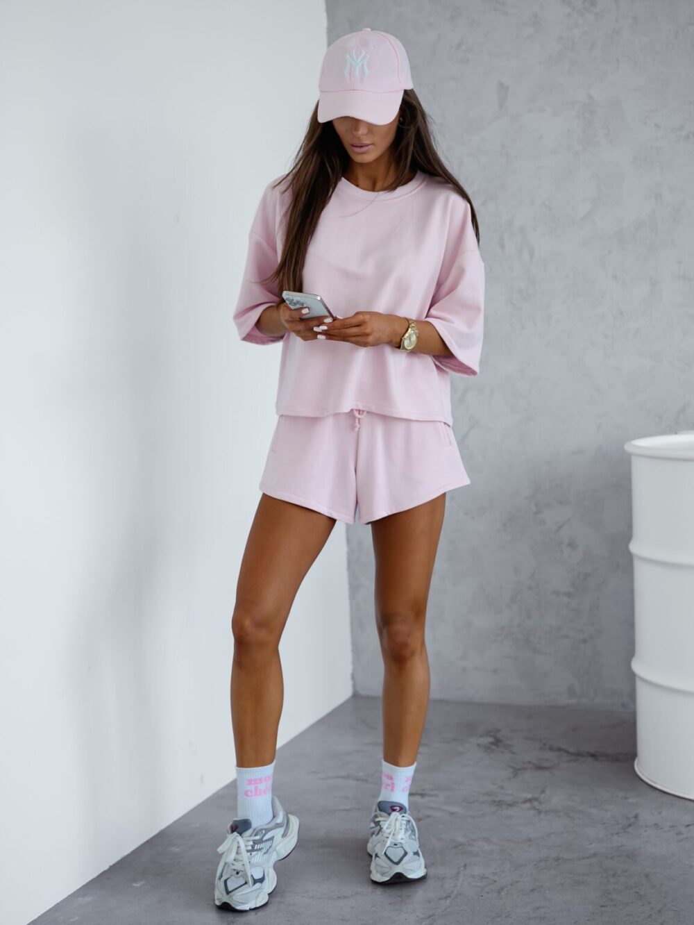 Komplet Damski Relax Fit – Oversize T-shirt i Szorty – pudrowy róż - obrazek 2