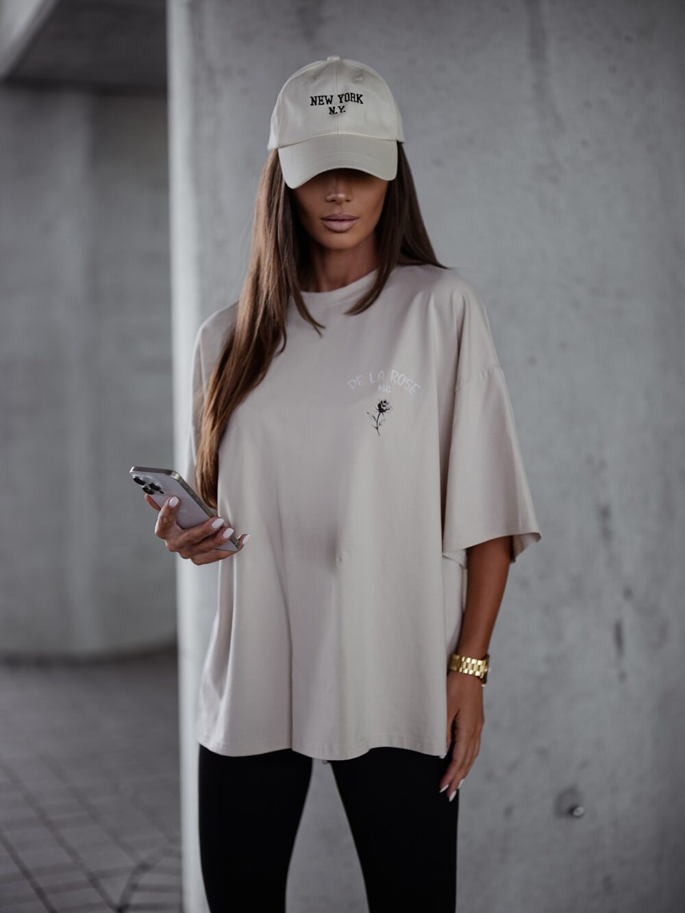 T-shirt "De La Rose" – Oversize Street Look - beż - obrazek 3