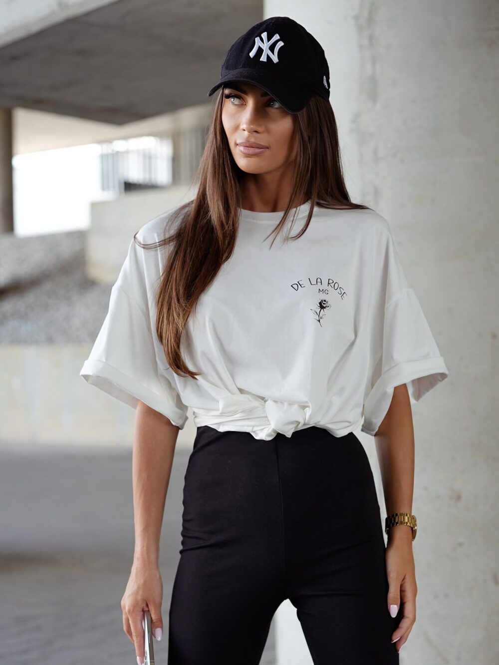 T-shirt "De La Rose" – Oversize Street Look - biały