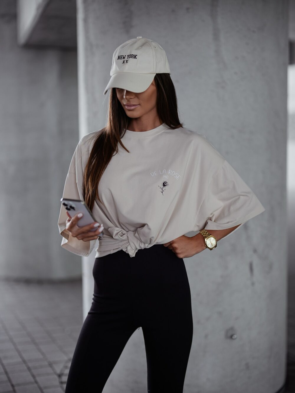 T-shirt "De La Rose" – Oversize Street Look - beż