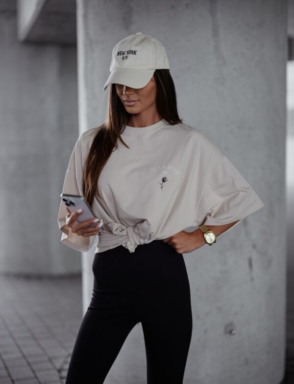 T-shirt "De La Rose" – Oversize Street Look - beż