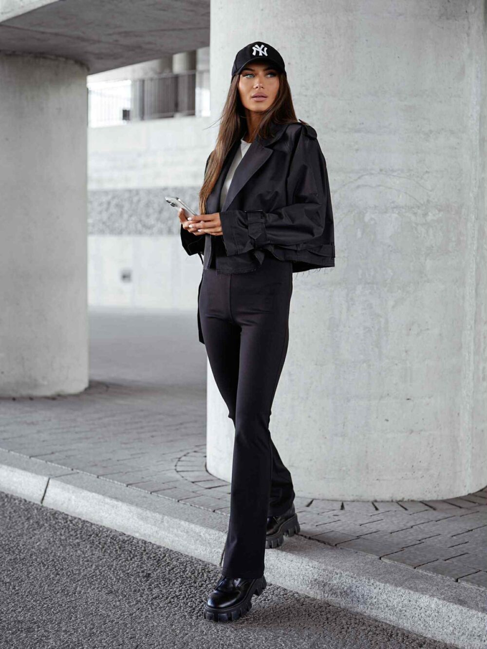 Kurtka Oversize z Klamrami Urban Chic – czarny - obrazek 4