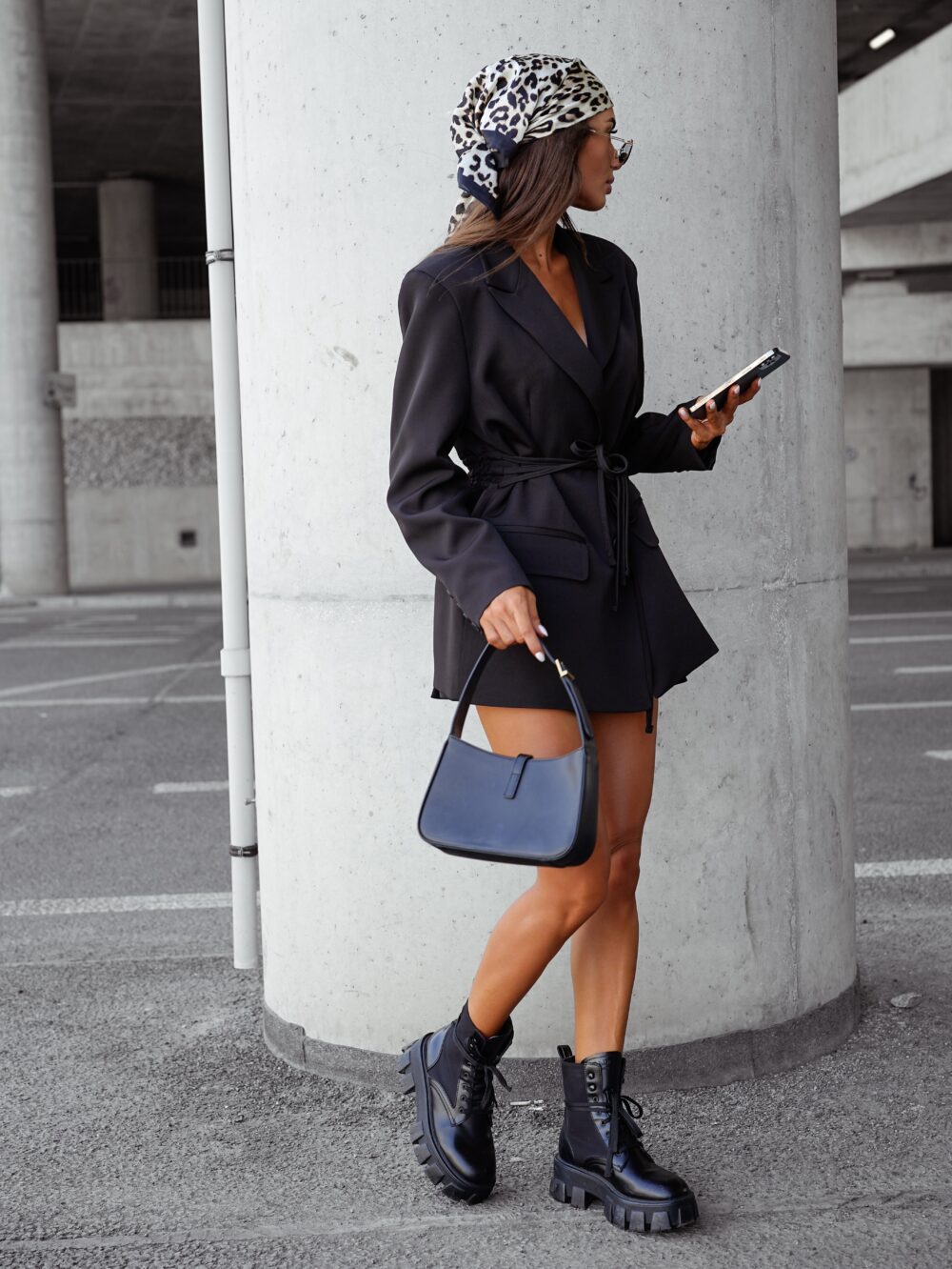 Marynarka Oversize z Paskiem czarna – Lorence - obrazek 3