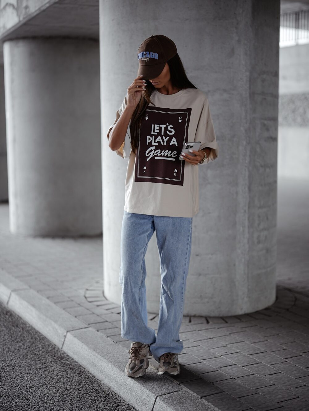 T-shirt oversize let's play - beż - obrazek 3