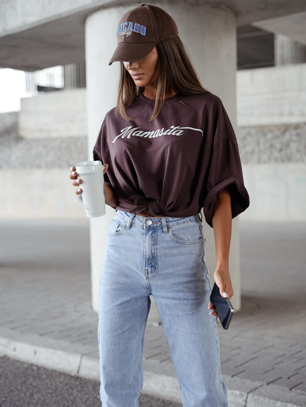 T-shirt oversize Mamasita - czekolada - obrazek 3