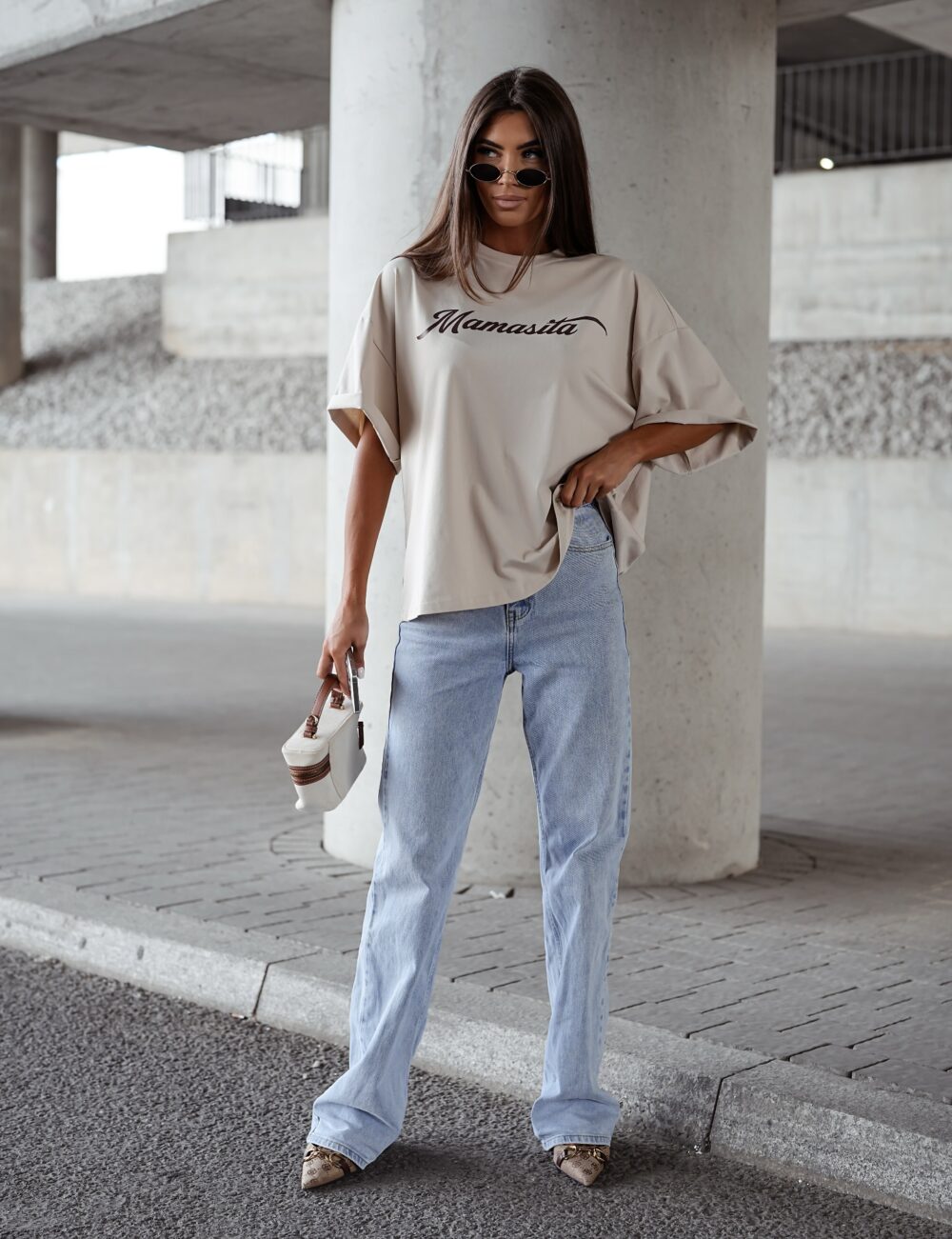 T-shirt oversize Mamasita - beż - obrazek 4