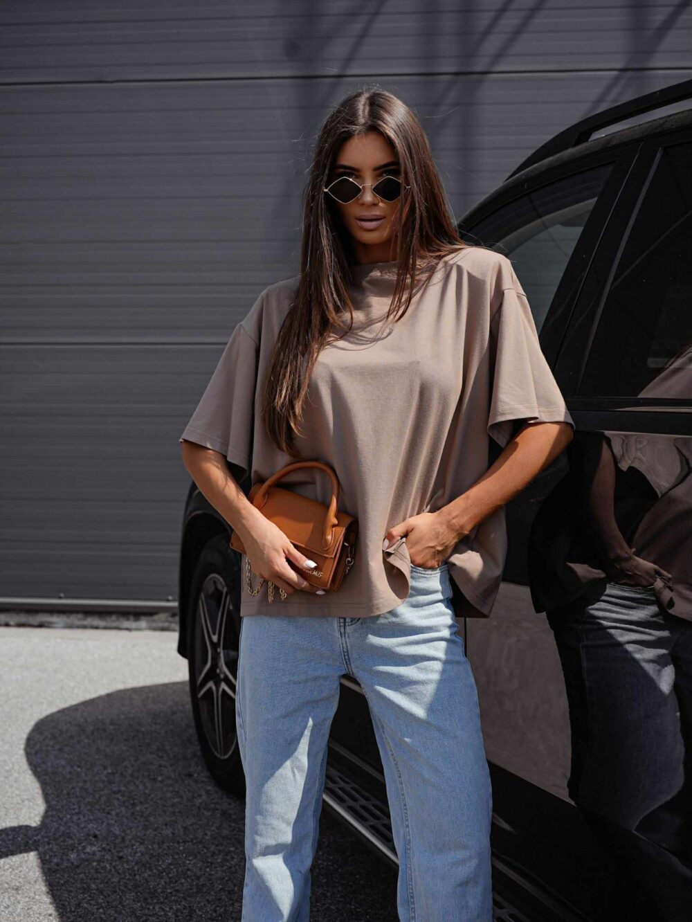 Klasyczny T-shirt oversize beżowy - obrazek 3