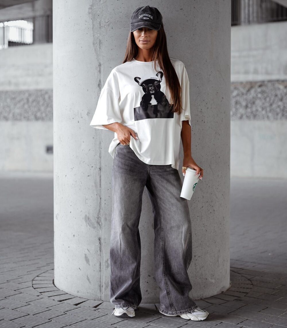 Oversize’owy T-shirt z nadrukiem buldoga - biały - obrazek 2