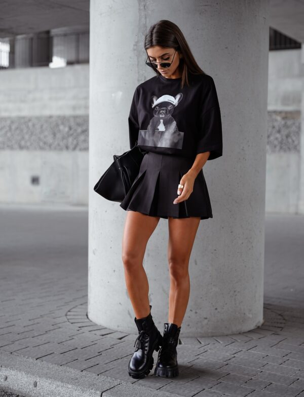 Oversize’owy T-shirt z nadrukiem buldoga - czarny