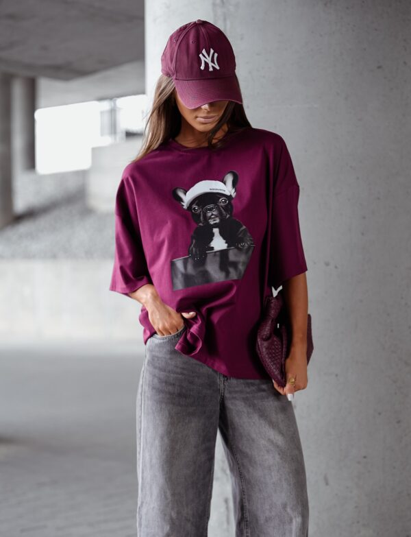 Oversize’owy T-shirt z nadrukiem buldoga - burgund