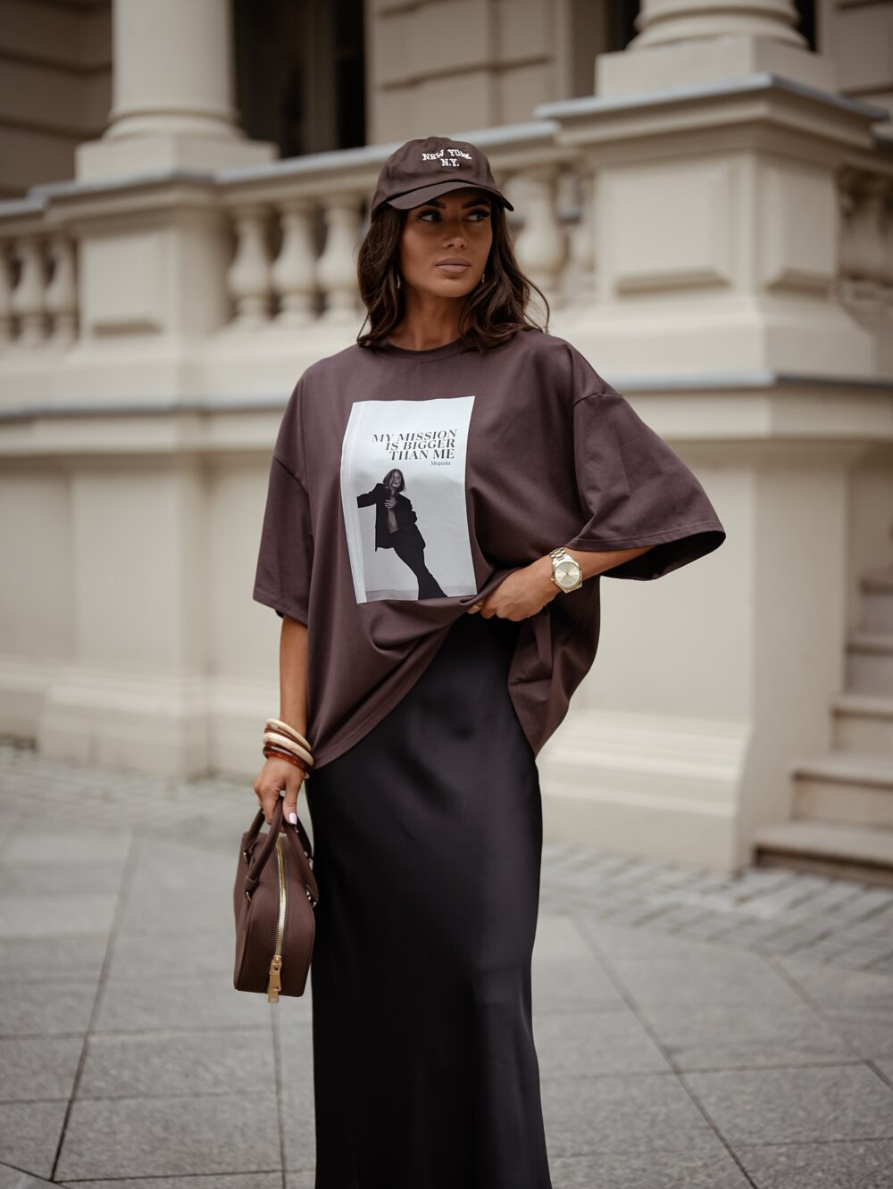 T-shirt Oversize Fashion is Bigger Than Me - czekoladowy