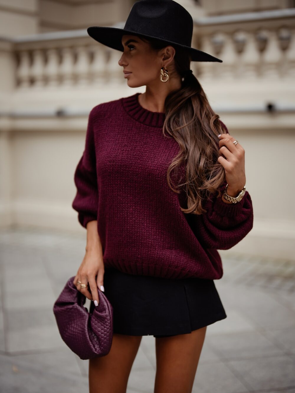 Oversize Sweter Cozy Chic - burgundowy - obrazek 3