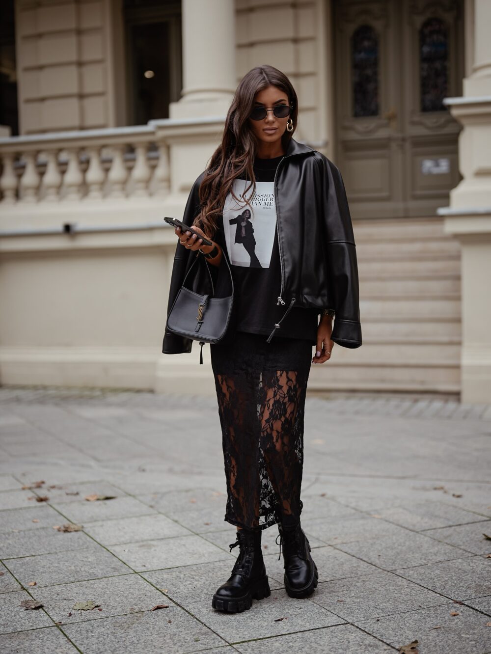 T-shirt Oversize Fashion is Bigger Than Me - czarny - obrazek 3