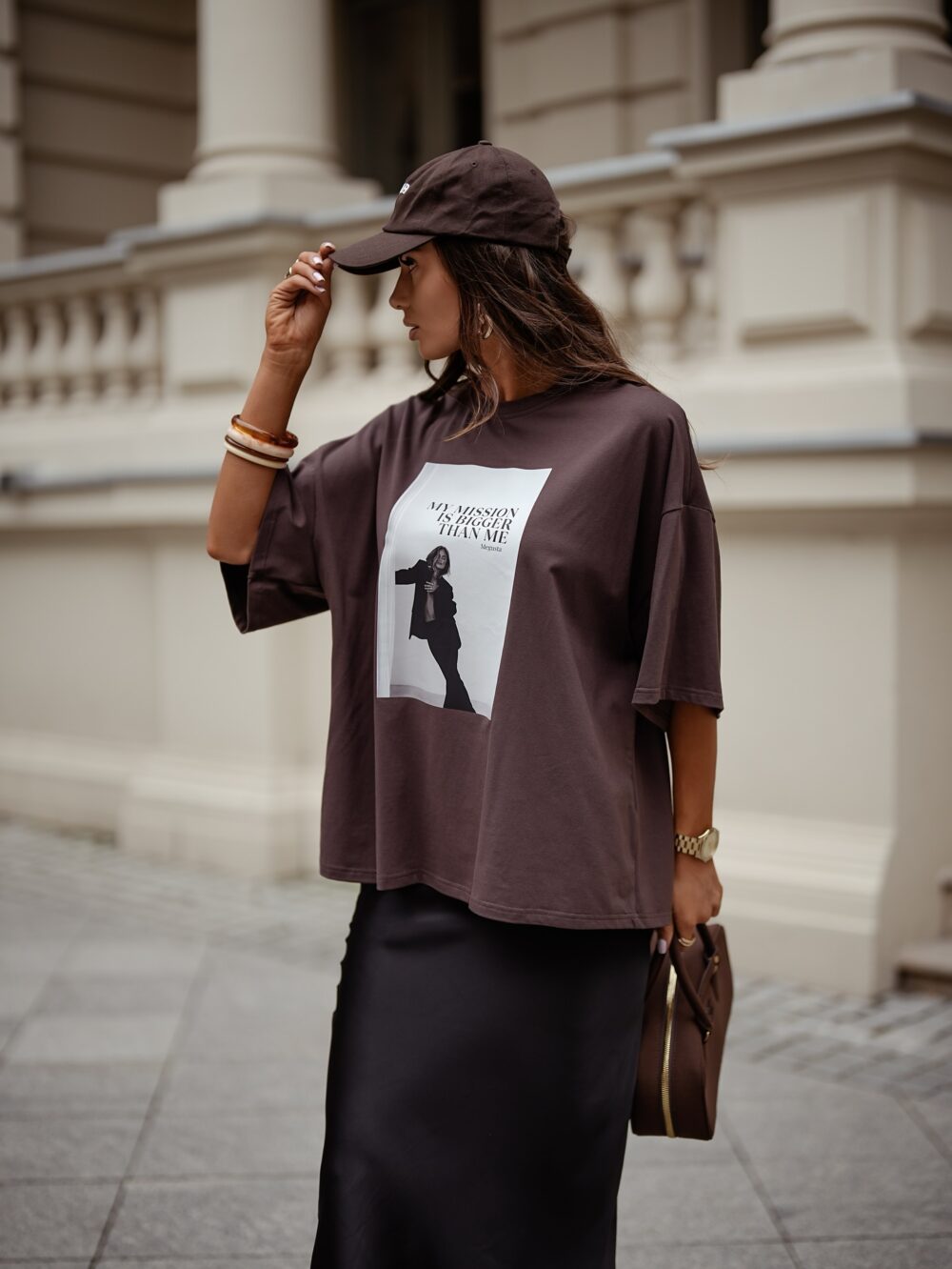 T-shirt Oversize Fashion is Bigger Than Me - czekoladowy - obrazek 3
