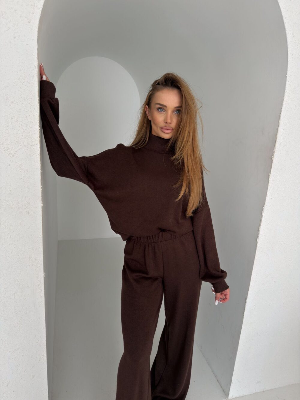 Przytulna Elegancja – komplet sweterkowy 2 w 1 - czekolada